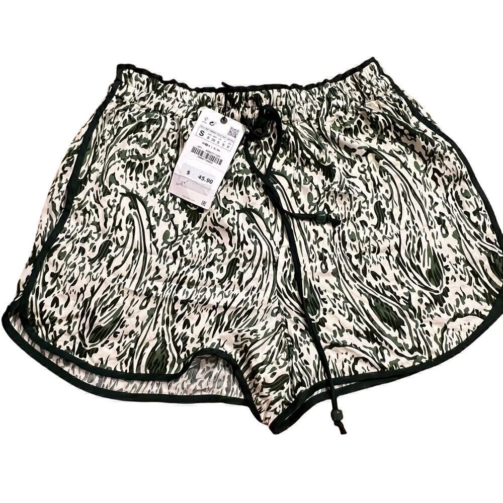 NWT Zara Green and White Damask Printed Shorts Size Small Drawstring Comfy